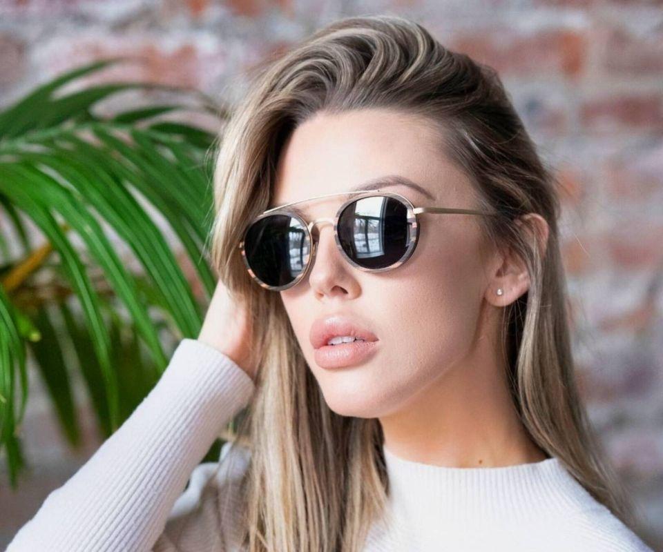 Gold With Brown Toned Oversized Women Sunglass With Uv Protected Lens –  Carlton London Online